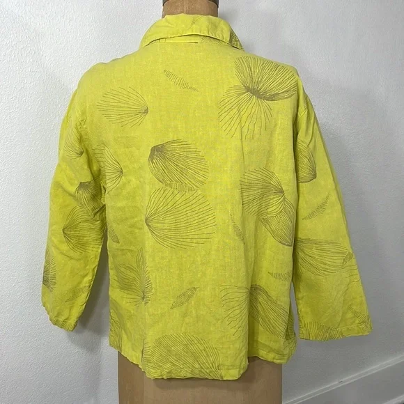 Click by Color Me Cotton lime green linen top with floating jelly fish motif - Picture 3 of 7
